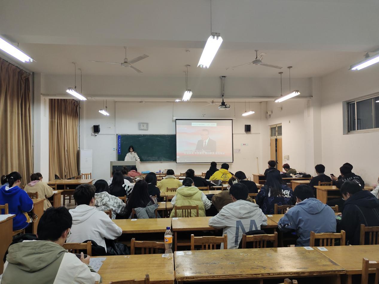 An undergraduate class session organised by Wenxiu Wei